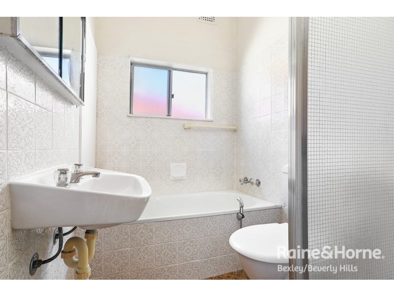 33 Glamis Street, Kingsgrove NSW 2208