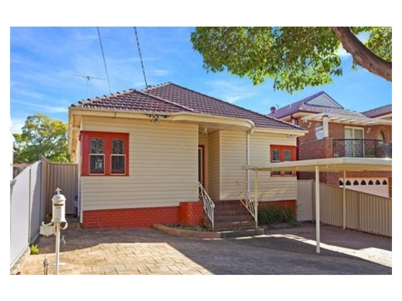 12 Unwin St, Bexley NSW 2207