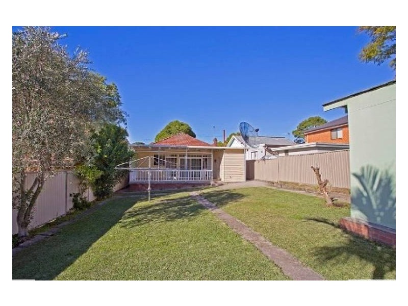 12 Unwin St, Bexley NSW 2207