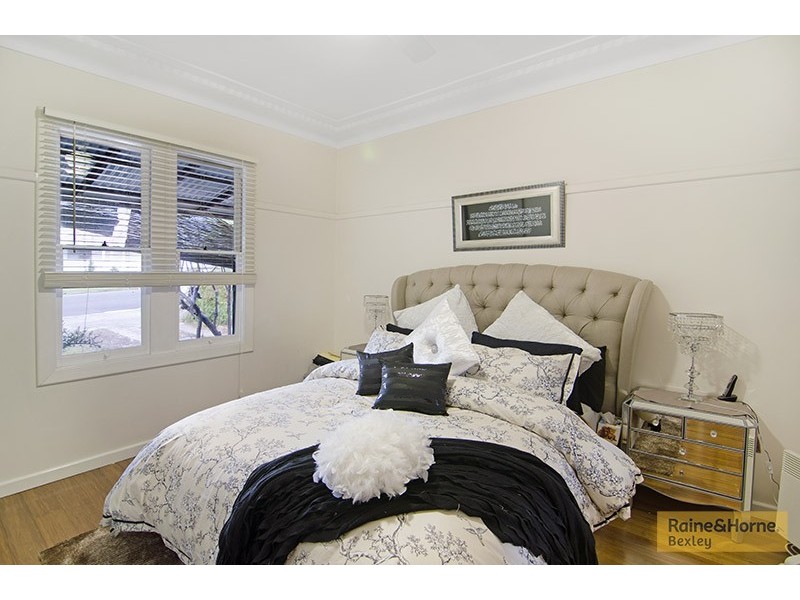 5 CHAMBERLAIN RD, Bexley NSW 2207
