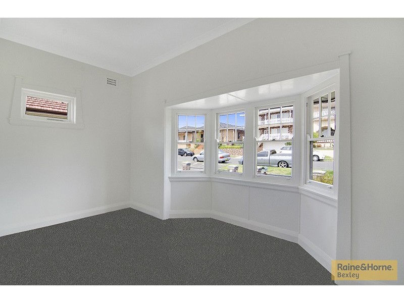 2/64 CRONULLA STREET, Carlton NSW 2218