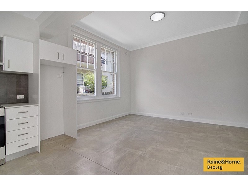 1/64 Cronulla Street, Carlton NSW 2218