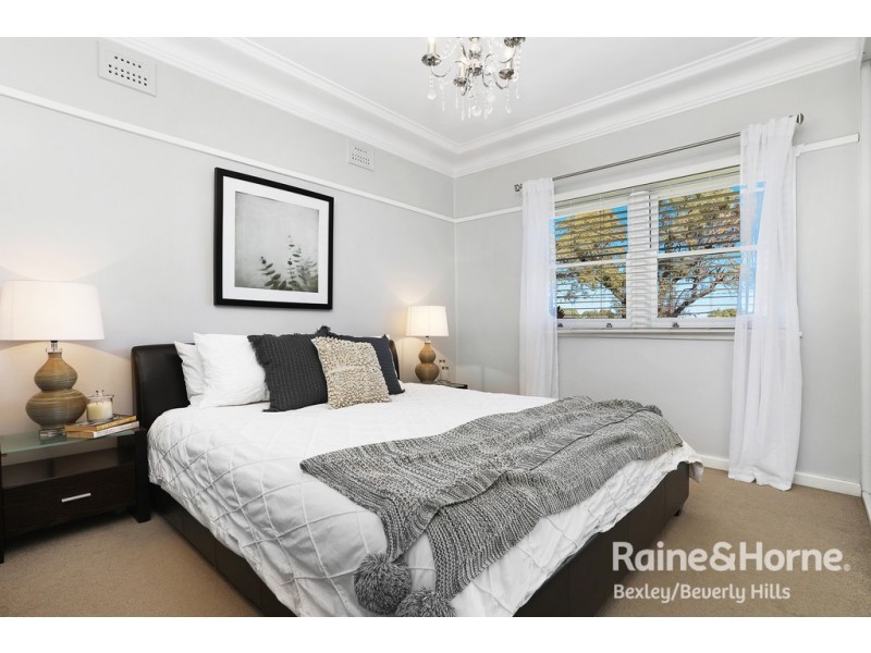 79 Glamis Street, Kingsgrove NSW 2208