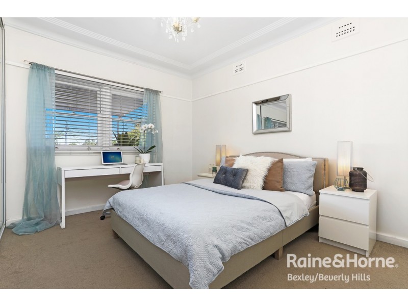 79 Glamis Street, Kingsgrove NSW 2208