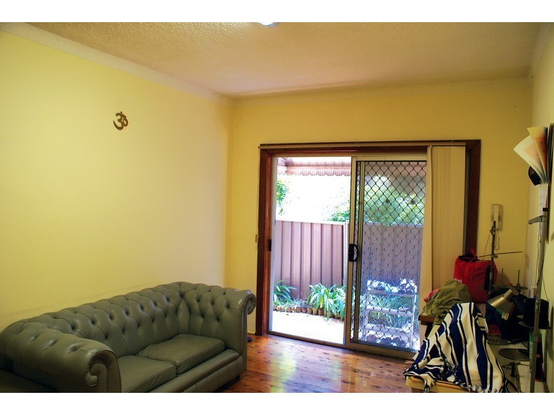 2/33 Claremont Street, Campsie NSW 2194