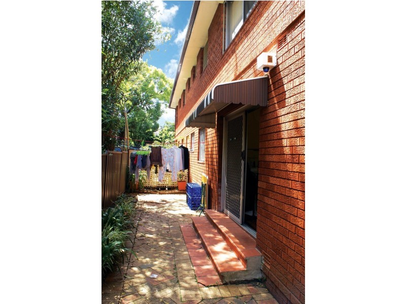 2/33 Claremont Street, Campsie NSW 2194