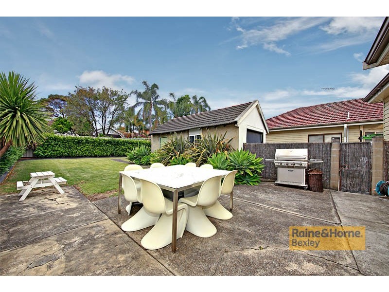 100 Armitree Street, Kingsgrove NSW 2208