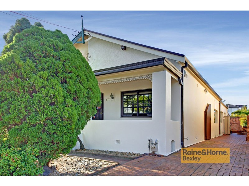 32 Preddys Road, Bexley NSW 2207