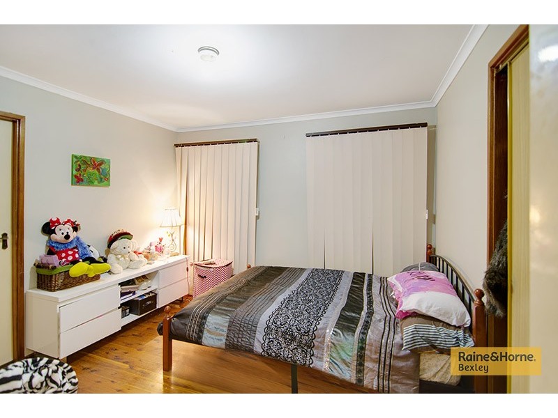 37 Apache Road, Bossley Park NSW 2176