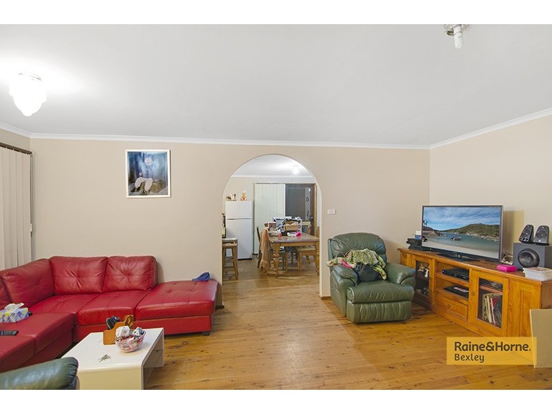 37 Apache Road, Bossley Park NSW 2176