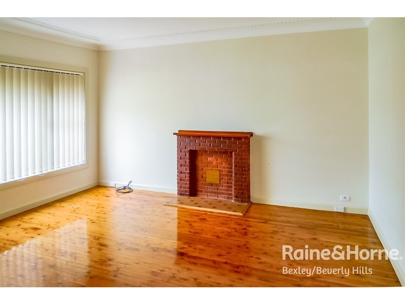 71 Glamis Street, Kingsgrove NSW 2208