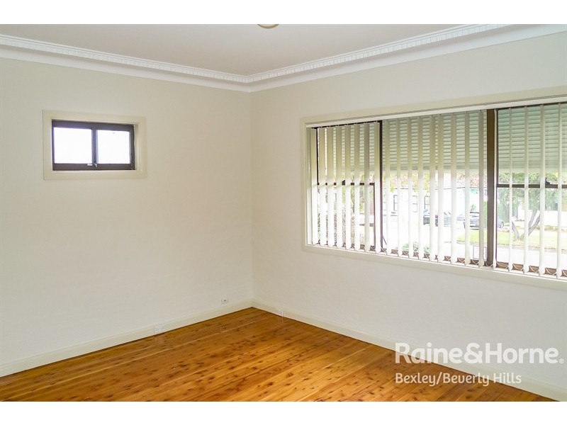 71 Glamis Street, Kingsgrove NSW 2208