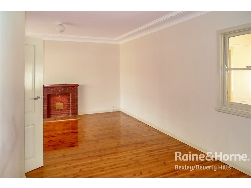 71 Glamis Street, Kingsgrove NSW 2208