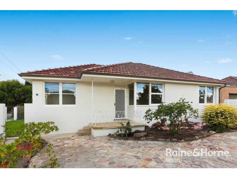 1 FRIPP CRESCENT, Beverly Hills NSW 2209