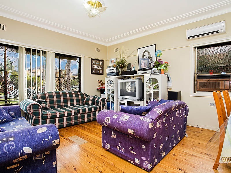 29  Rea St, Greenacre NSW 2190