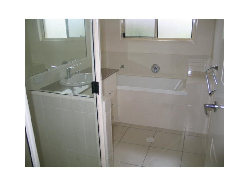 UNIT 2/4 COOGEE TERRACE, Blacks Beach QLD 4740