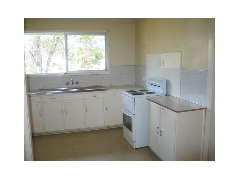 4  PURVIS COURT, Dysart QLD 4745