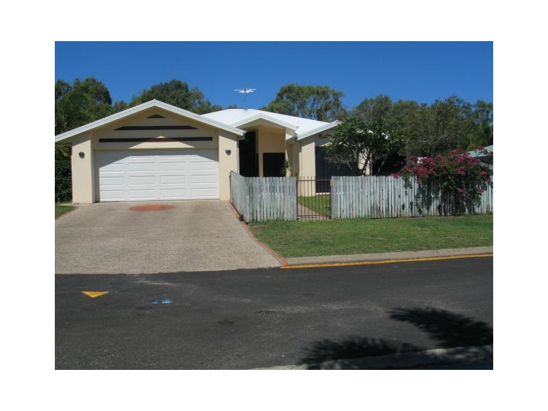 13 Urarii Crescent, Shoal Point QLD 4750