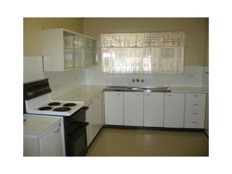 15 ARMSTRONG CRESCENT, Dysart QLD 4745