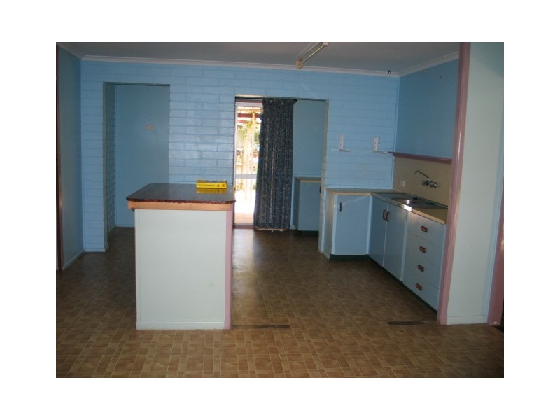 8 PINE STREET, Andergrove QLD 4740