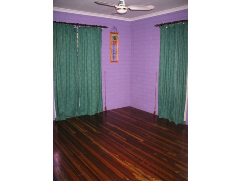 8 PINE STREET, Andergrove QLD 4740