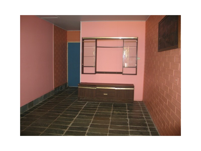 8 PINE STREET, Andergrove QLD 4740