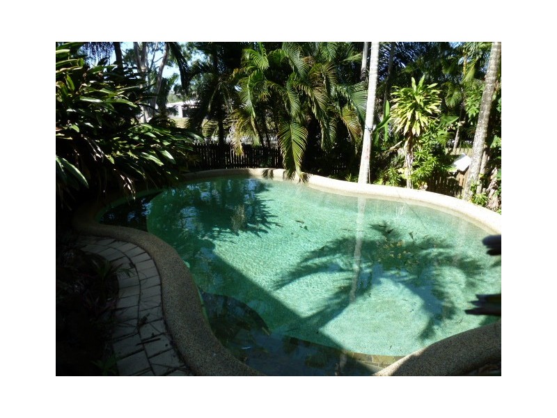 32 AMSTEAD, Eimeo QLD 4740