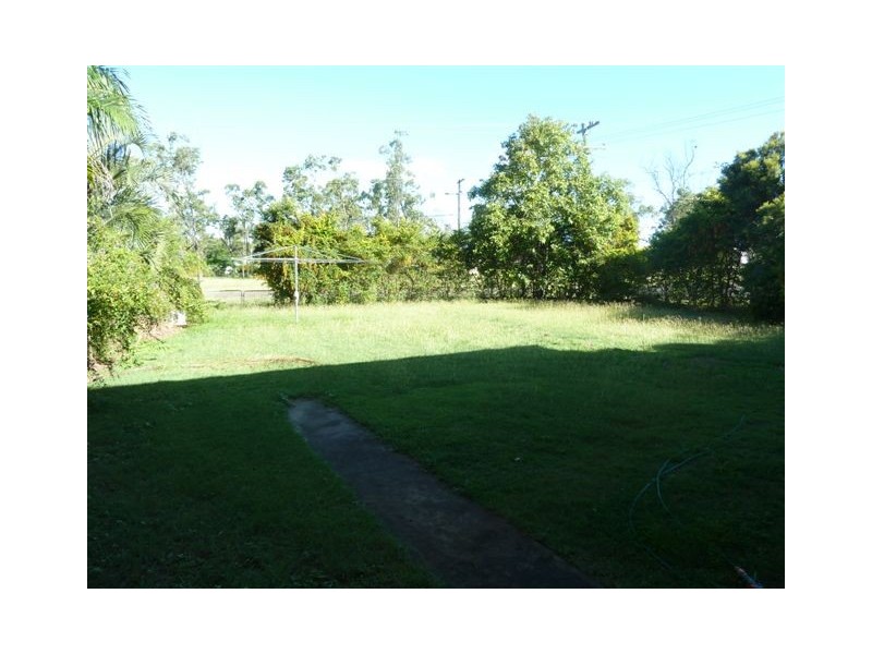 1 HUGHES STREET, Dysart QLD 4745