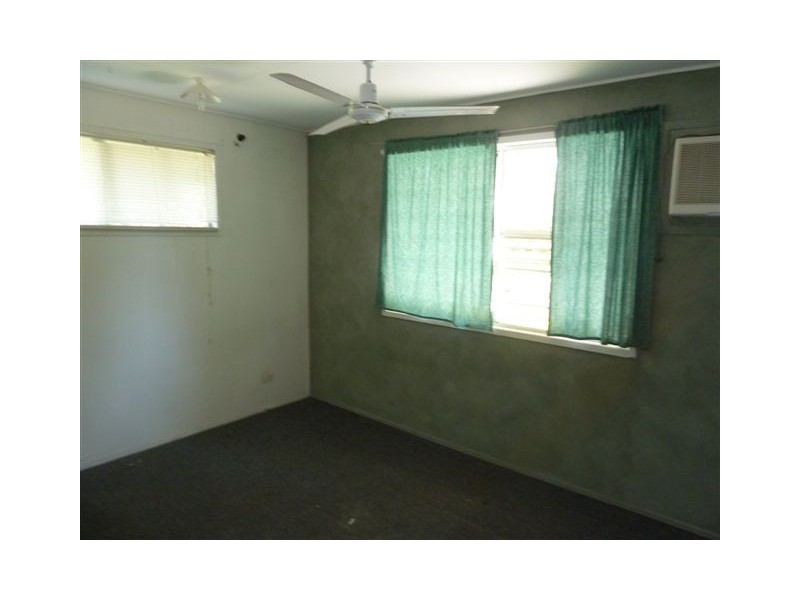 1 HUGHES STREET, Dysart QLD 4745