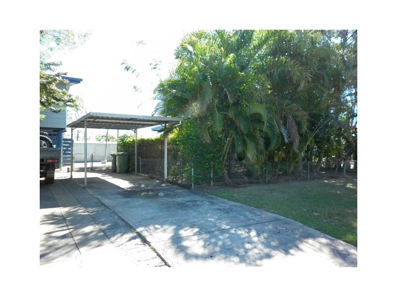 13 MIDDLE CRESCENT, Dysart QLD 4745