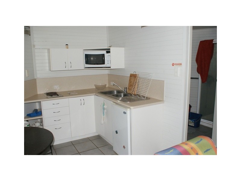 . BUNGALOW 15, KOHUNA SANDS RESORT, Bucasia QLD 4750