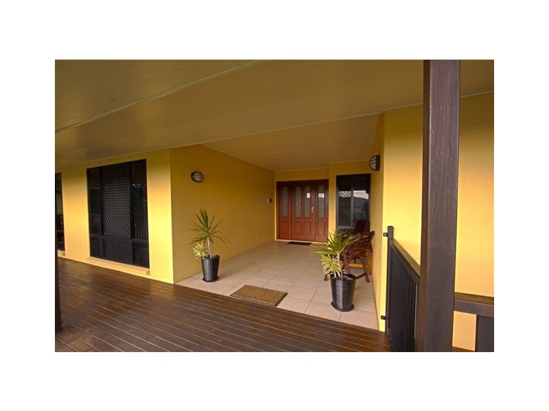 6 ESSEX COURT, Rural View QLD 4740