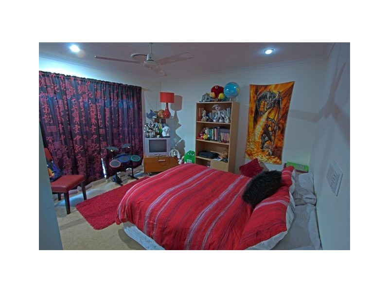 6 ESSEX COURT, Rural View QLD 4740