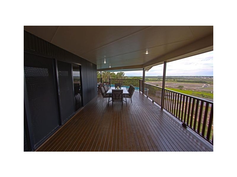 6 ESSEX COURT, Rural View QLD 4740