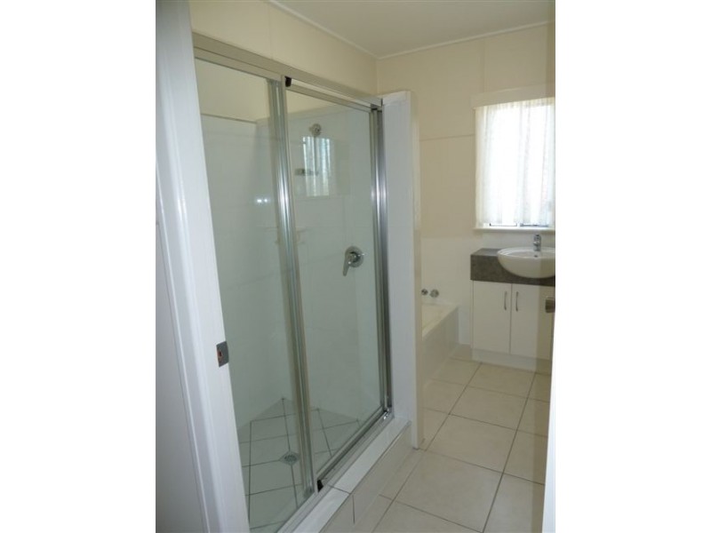 17 PEAK DOWNS HIGHWAY, Ooralea QLD 4740