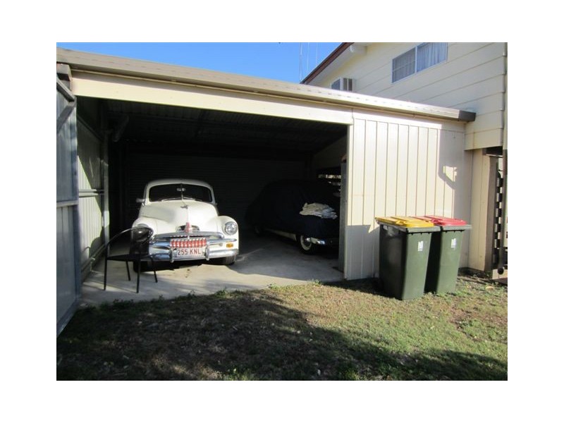 27 BEARDMORE CRESCENT, Dysart QLD 4745