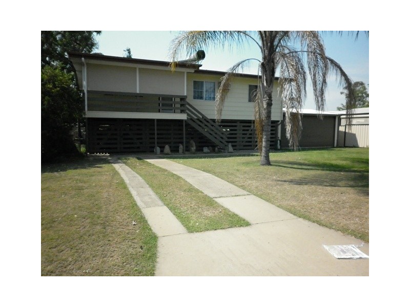 27 BEARDMORE CRESCENT, Dysart QLD 4745