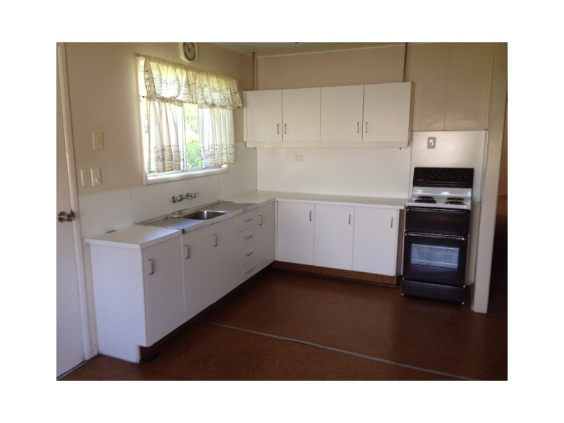 27 BEARDMORE CRESCENT, Dysart QLD 4745