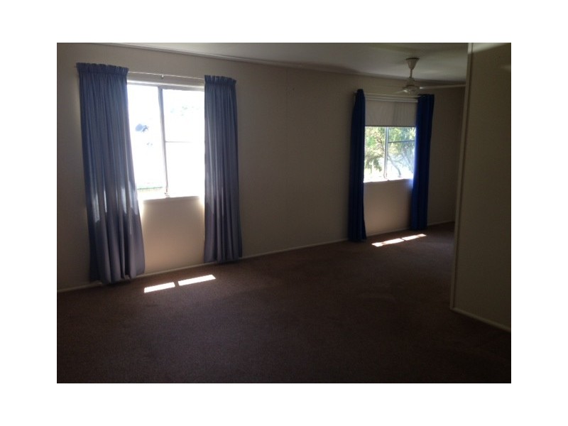 27 BEARDMORE CRESCENT, Dysart QLD 4745