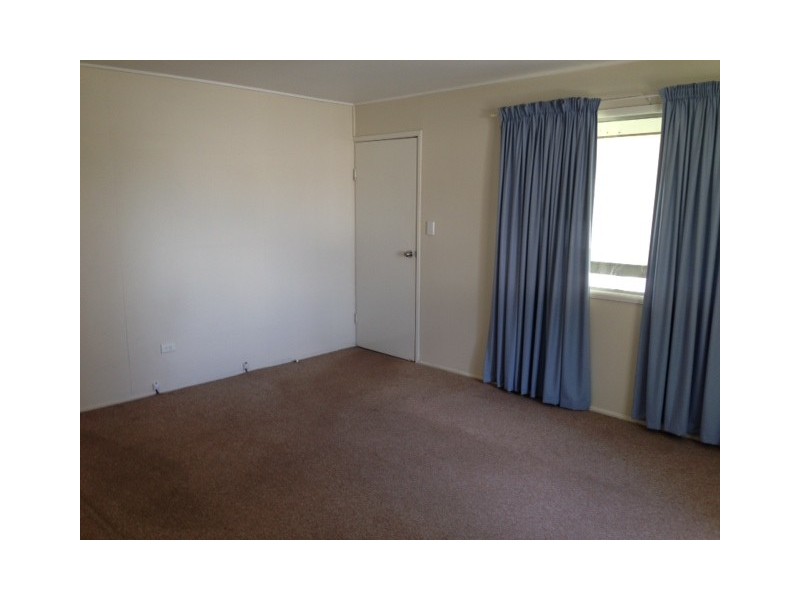 27 BEARDMORE CRESCENT, Dysart QLD 4745