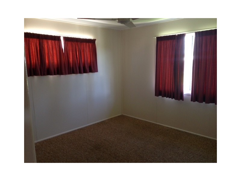27 BEARDMORE CRESCENT, Dysart QLD 4745