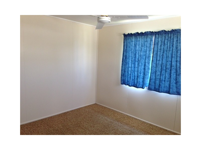 27 BEARDMORE CRESCENT, Dysart QLD 4745