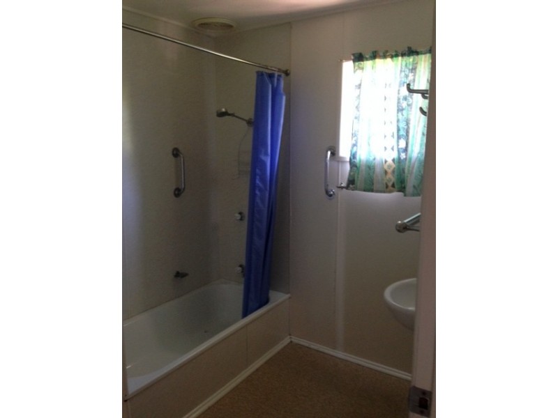 27 BEARDMORE CRESCENT, Dysart QLD 4745