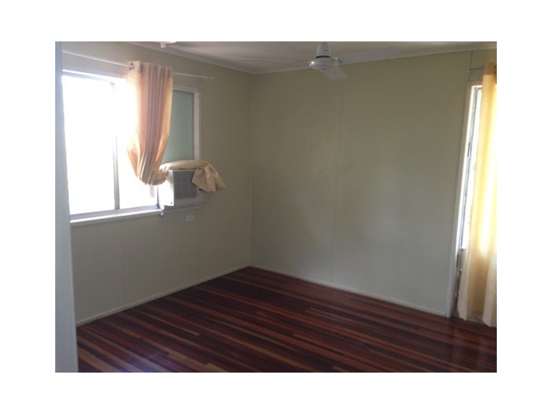 10 EALES STREET, Dysart QLD 4745