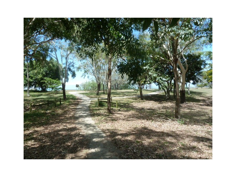 7 DOWNIE AVENUE, Bucasia QLD 4750