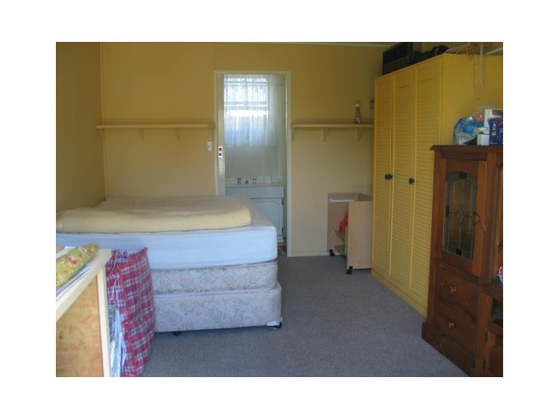 4 WALLACE STREET, Dysart QLD 4745