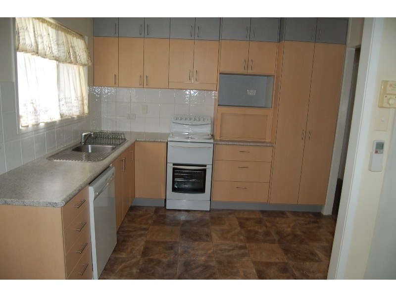 8 PATTERSON STREET, Dysart QLD 4745