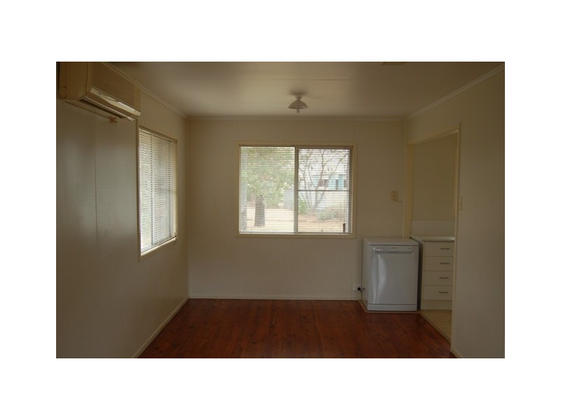 27 SHANNON CRESCENT, Dysart QLD 4745