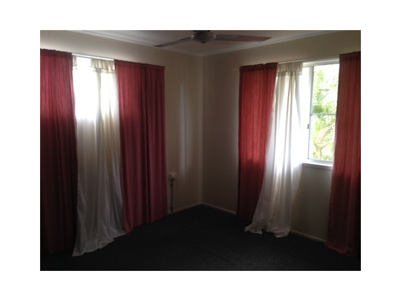 8 FRASER COURT, Dysart QLD 4745