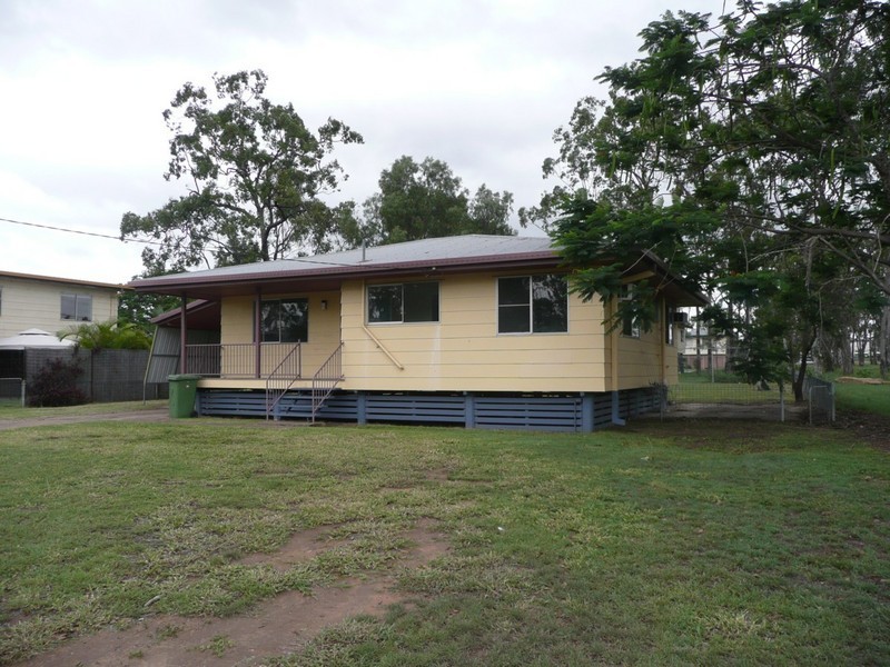 16  Beardmore Crescent, Dysart QLD 4745